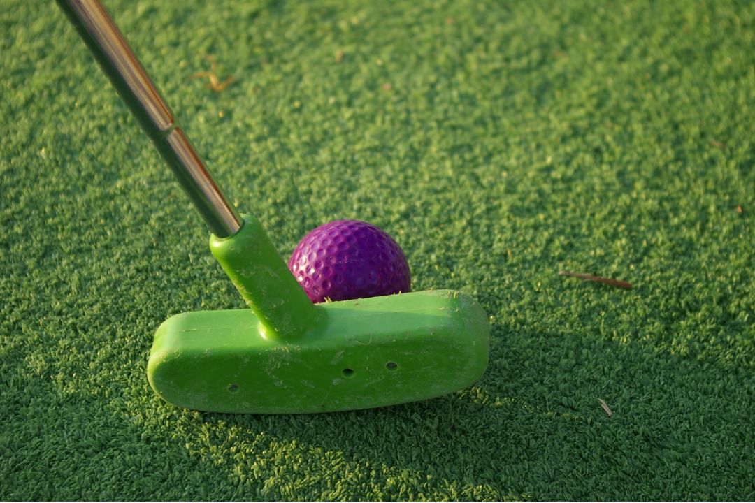 Mini golf putter and golf ball